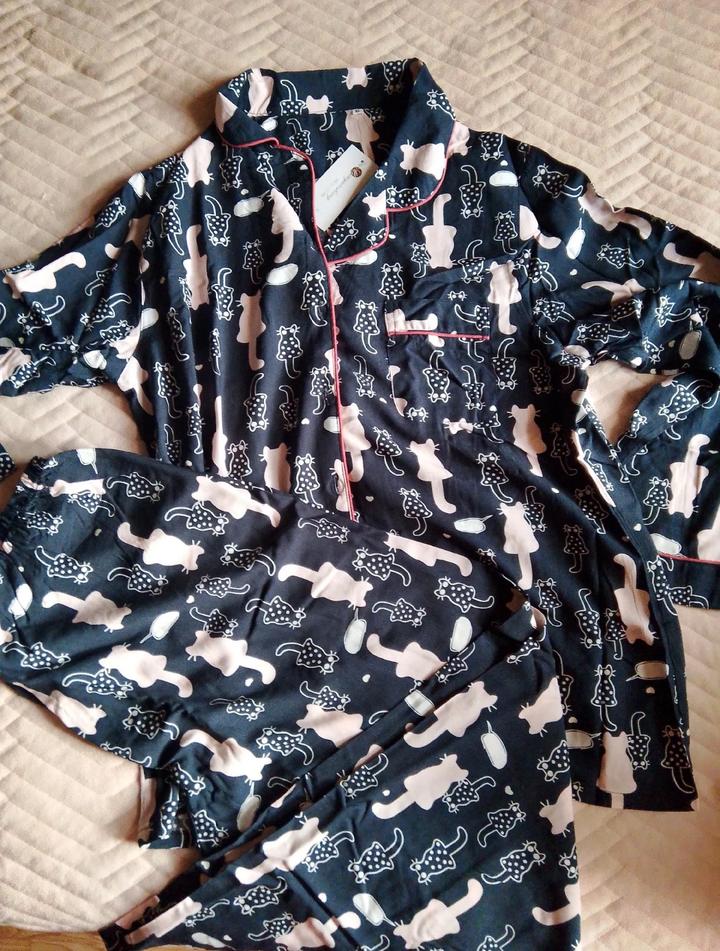 Пижама из вискозы с котиками размер M или 44-46 новая, в упаковке, с биркой