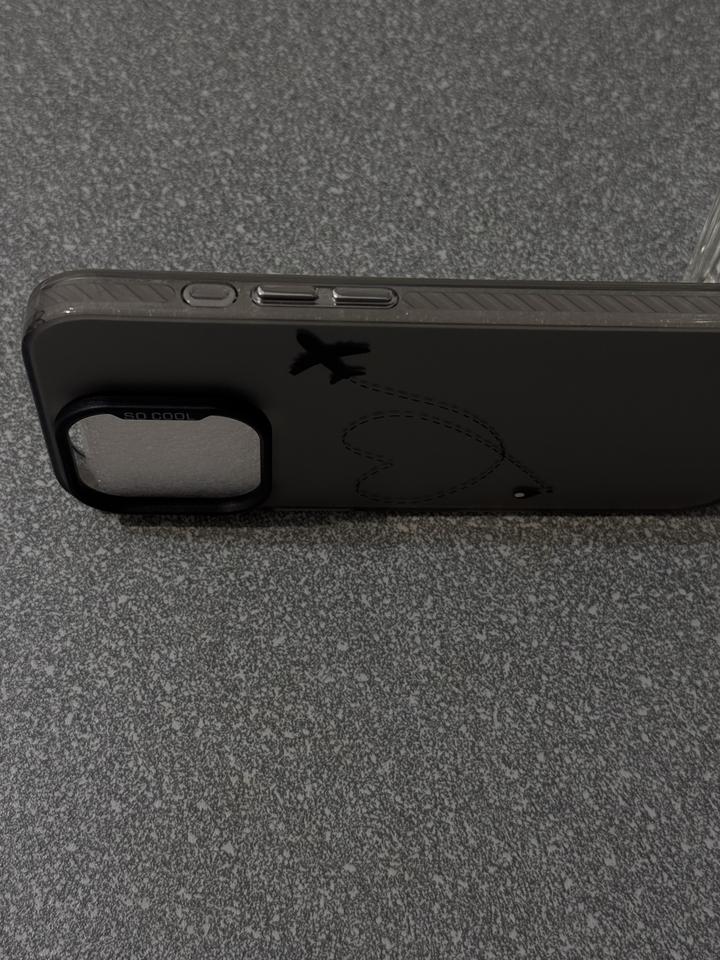 Чехол на IPhone 16 pro