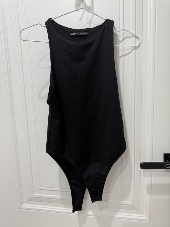 черное базовое боди от Zara