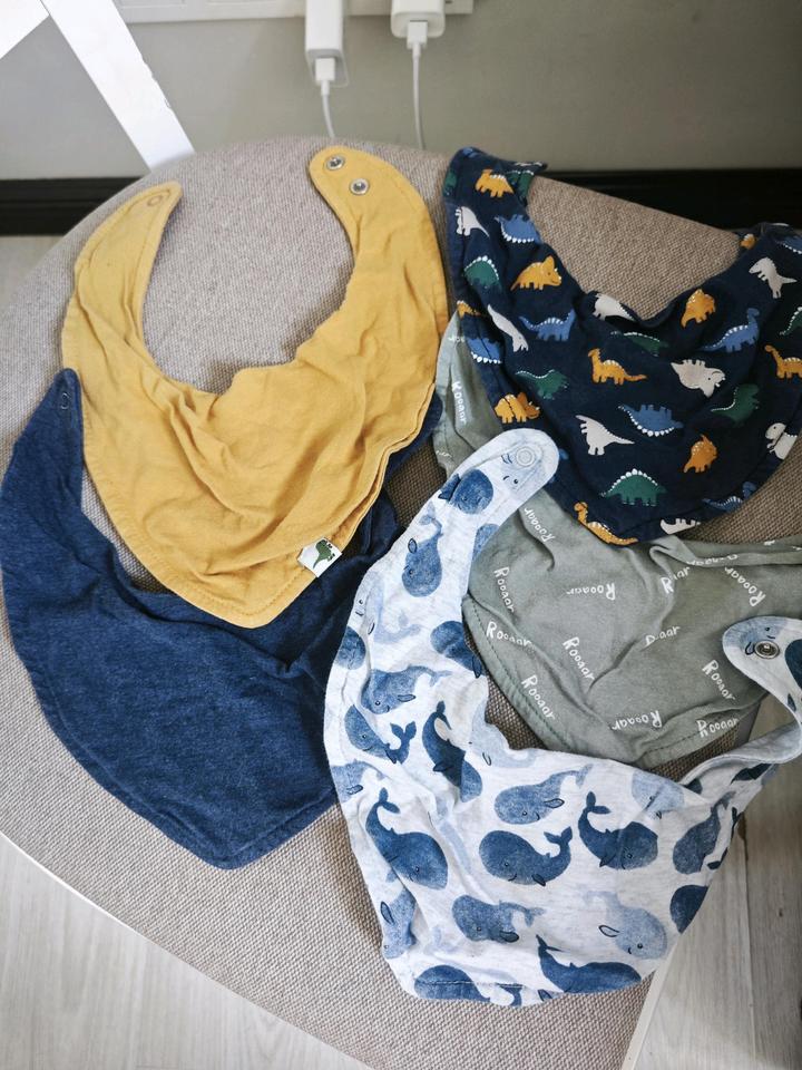 Слюнявчики H&M