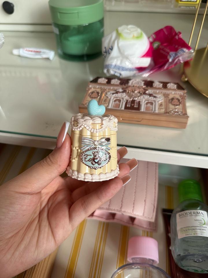 Помада бальзам для губ flower knows