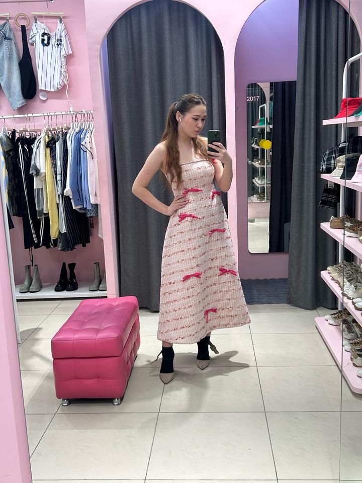 Розовое платье