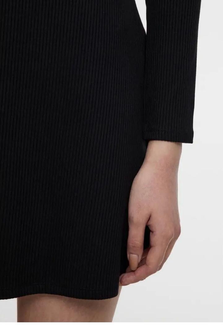 Черное платье befree