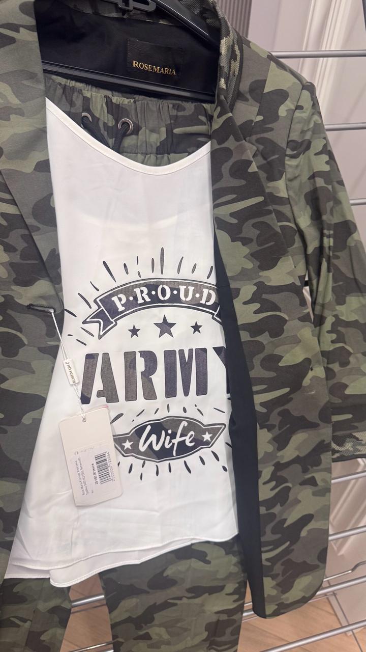 Костюмы тройка, новые, турецкие, размеры 42