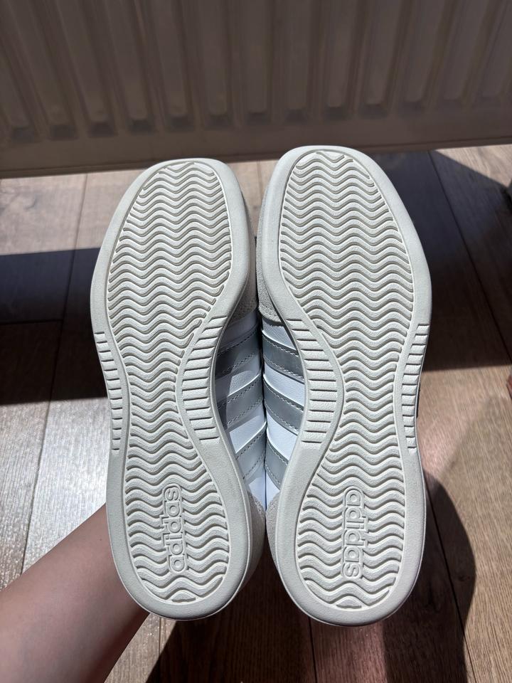 Кроссовки Adidas Mary Jane новые