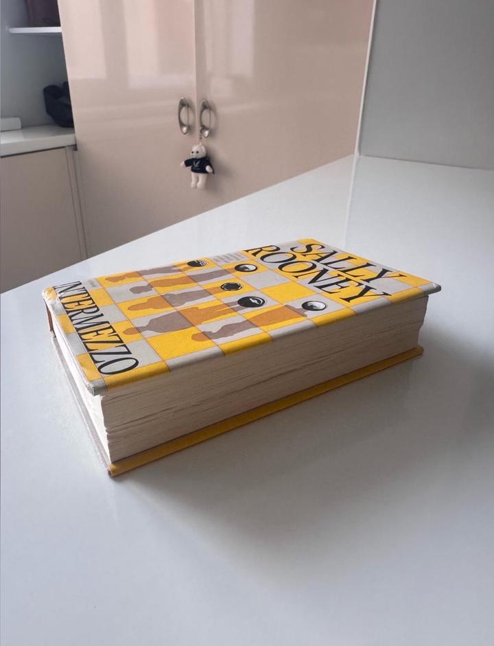 Книга на английском INTERMEZZO