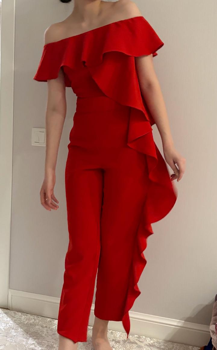 красный комбинезон Zara
