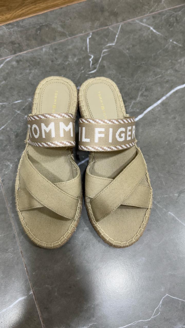 Шлепанцы Tommy Hilfiger Цвет: Бежевый