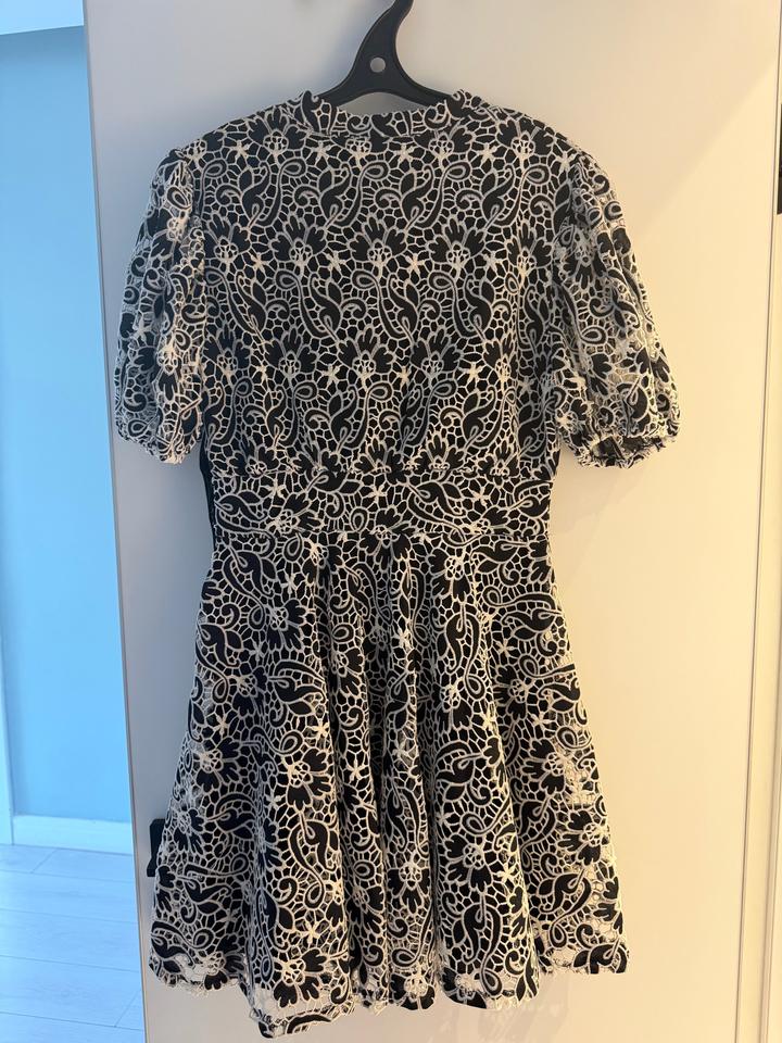 Кружевное мини платье Chance Off | чёрное с белым кружевом