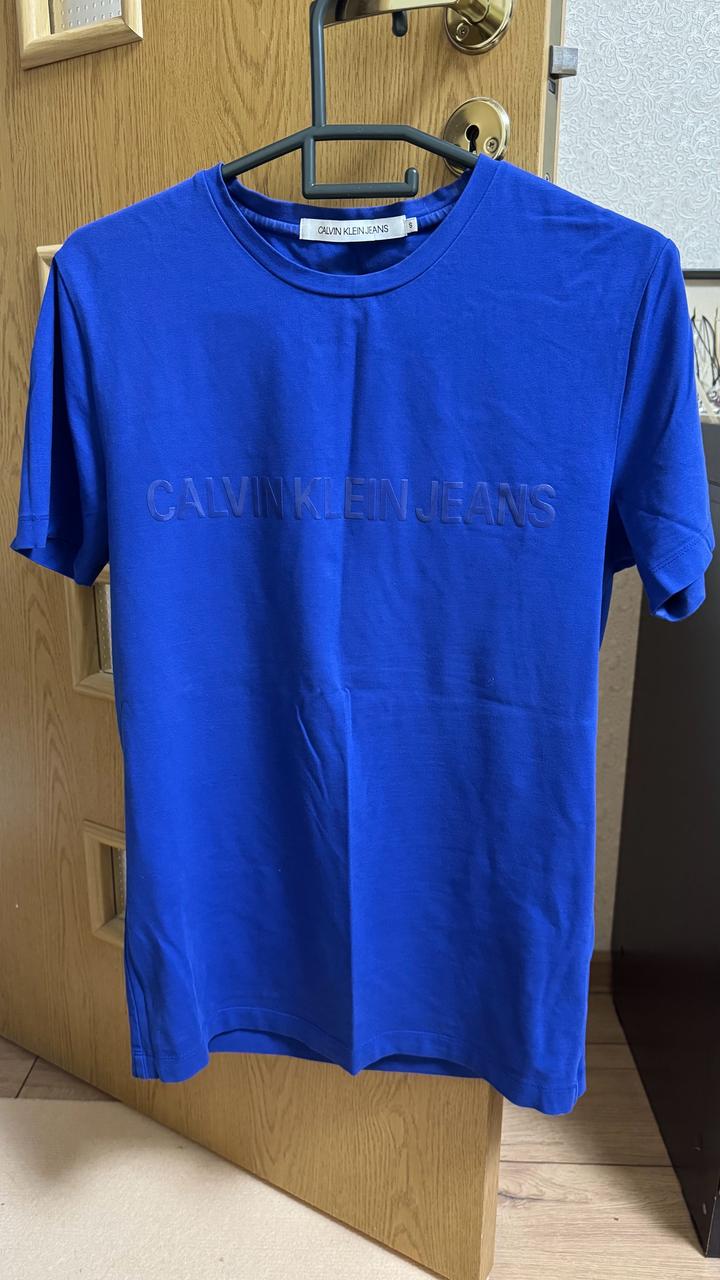 Синяя футболка calvin klein