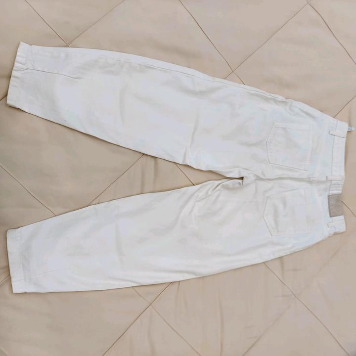 Белые джинсы Zara