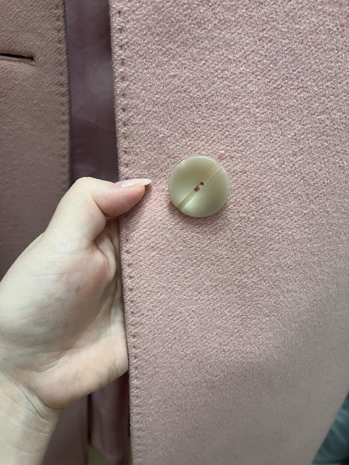 Розовое пальто на весну и на теплую зиму