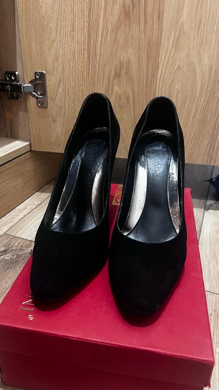 Продам замшевые туфли