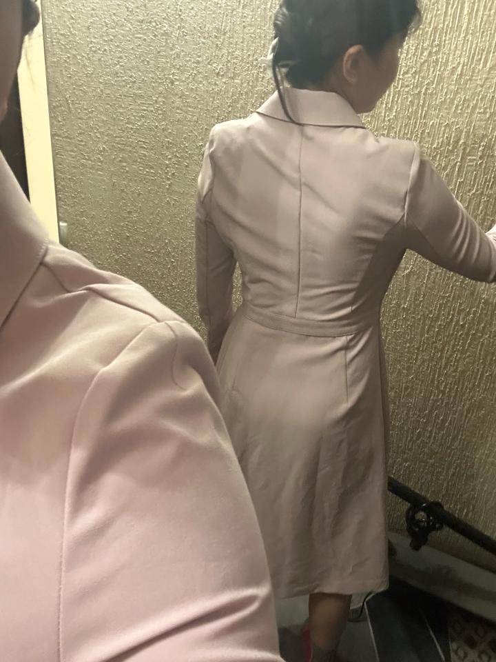 Розовое платье с запахом