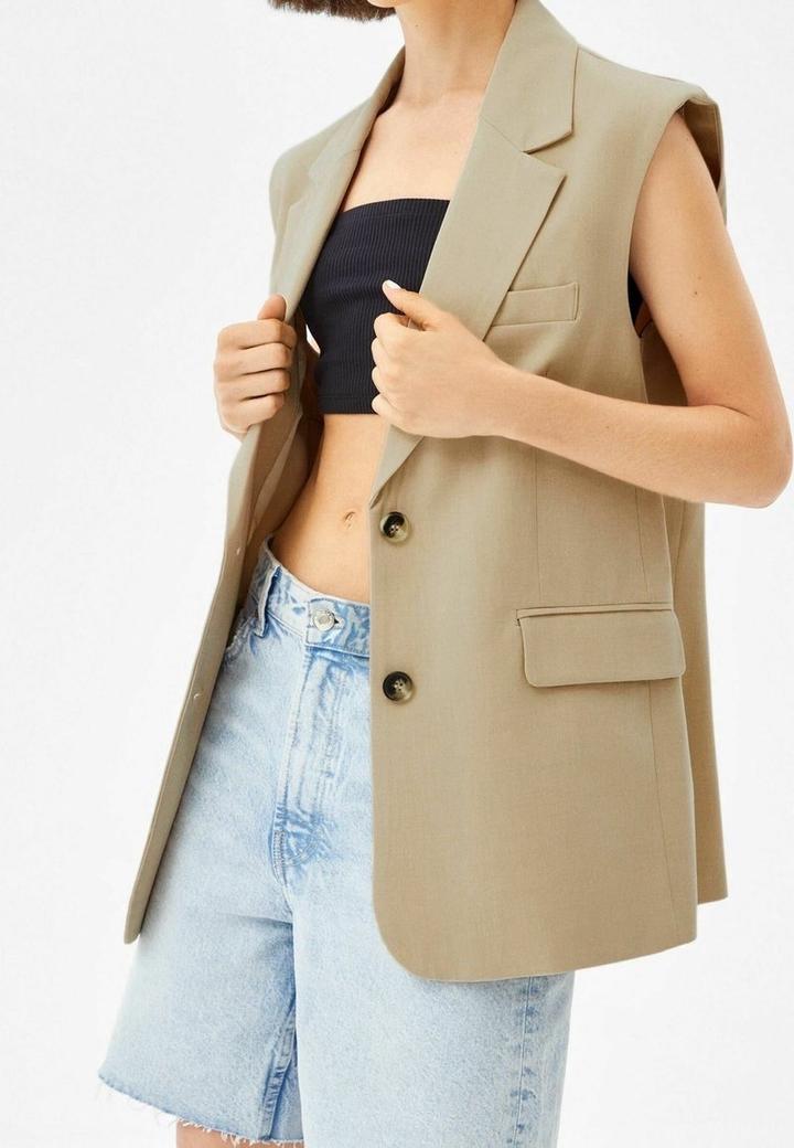 Продам блейзер/ жилет от бренда Bershka