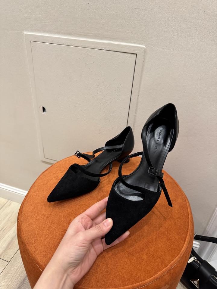 Туфли на низком каблуке от Charles and Keith