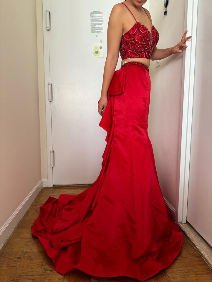 Платье вечернее, нарядное.