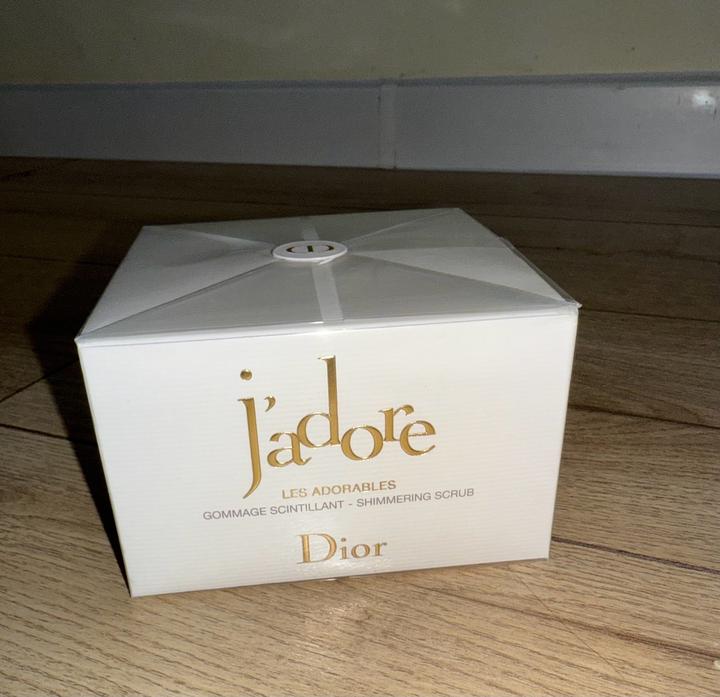 Dior J’adore Les Adorables Shimmering Scrub