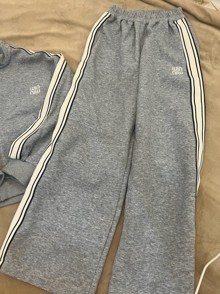 Спортивный костюм на девочку, рост 140 см