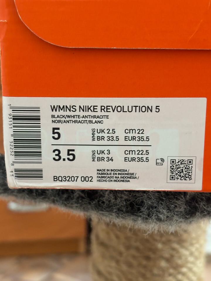 Продам оригинальные унисекс кроссовки Nike