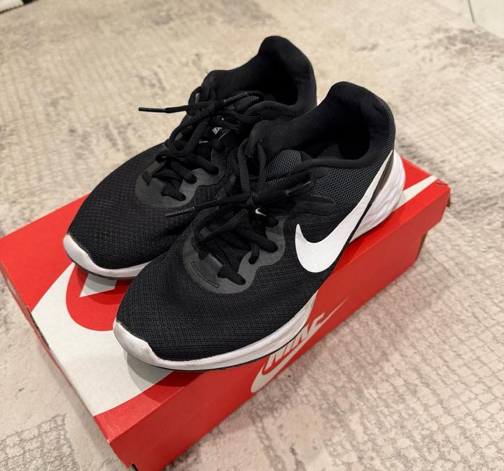 Кроссовки Nike
