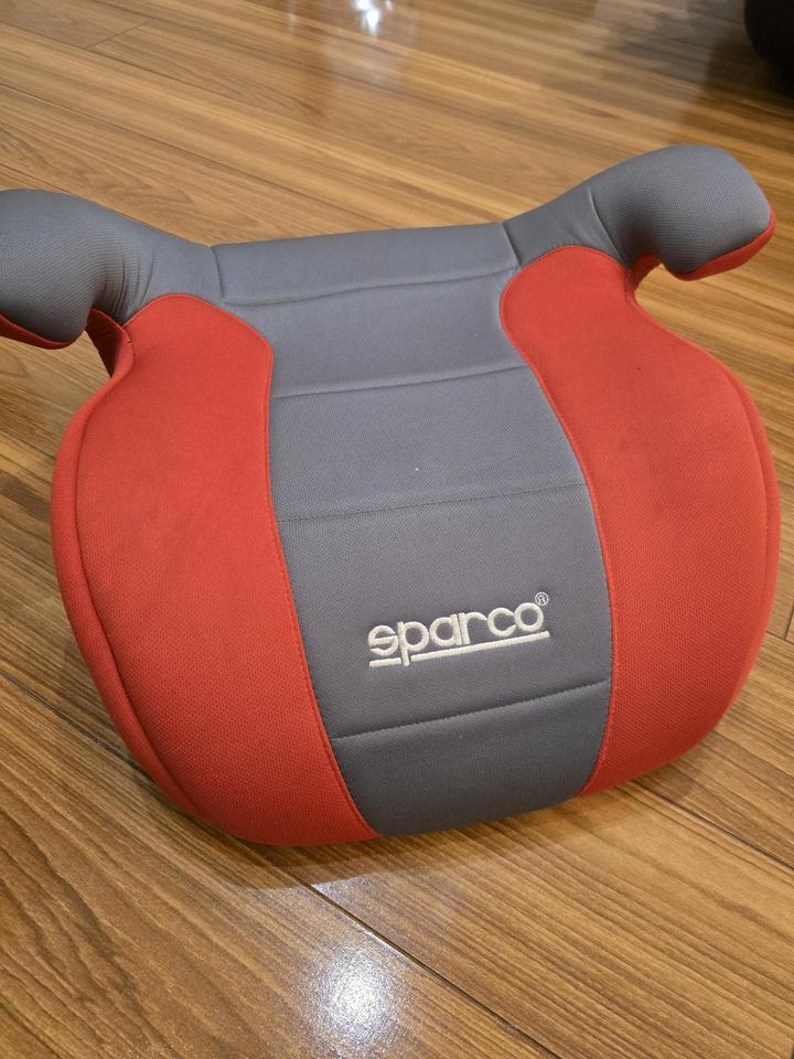 Детское автомобильное сиденье