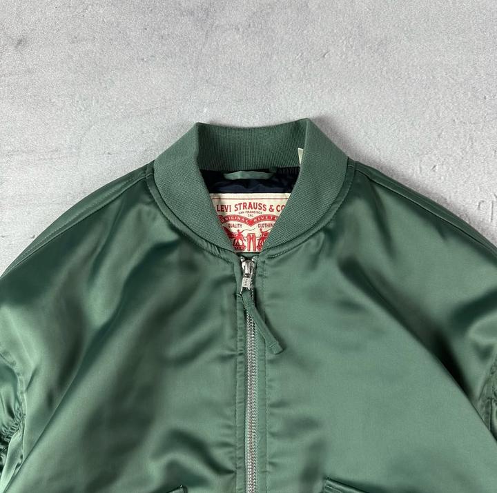 Бомбер Levi’s