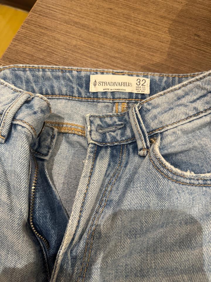 Джинсы Stradivarius