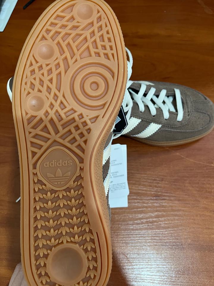 Кроссовки adidas spezial