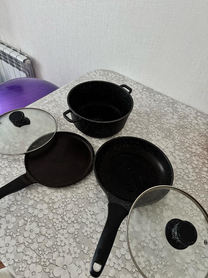 Кострюли сковородки