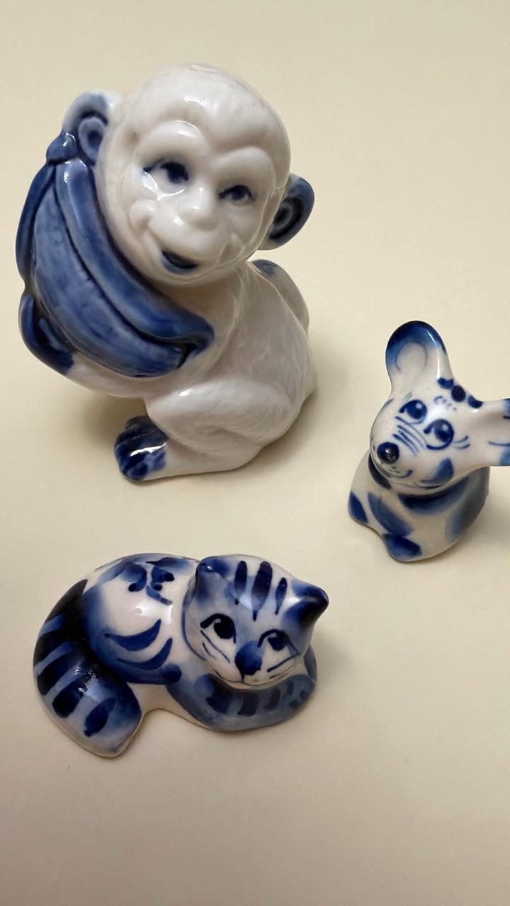 набор фарфоровых статуэток, в росписи Гжель