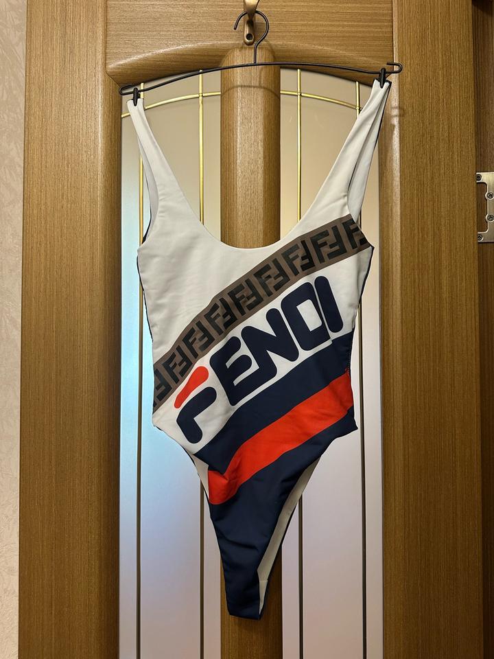 Слитный купальник