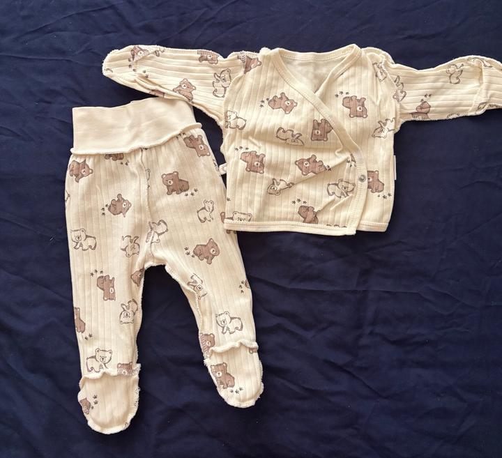 Распашонки, чепчики, ползунки