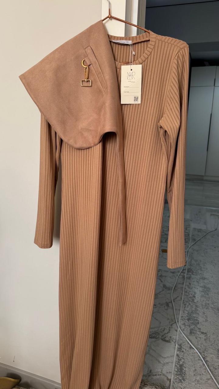 Платье с баской