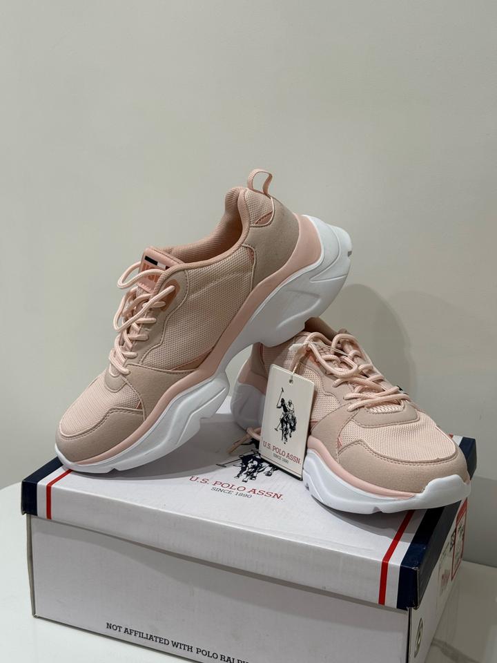 Новые кроссовки