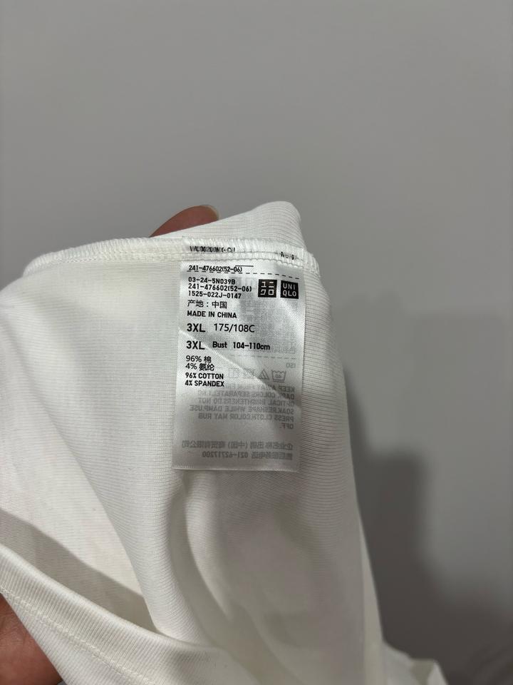 Укороченная футболка Uniqlo