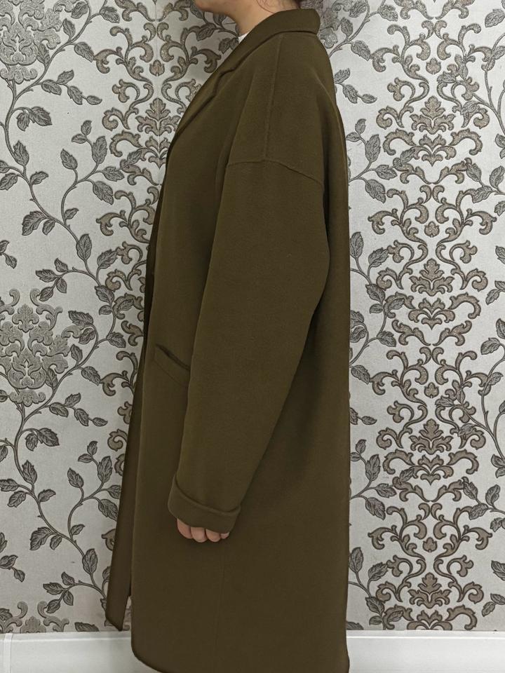 Темно зеленое пальто