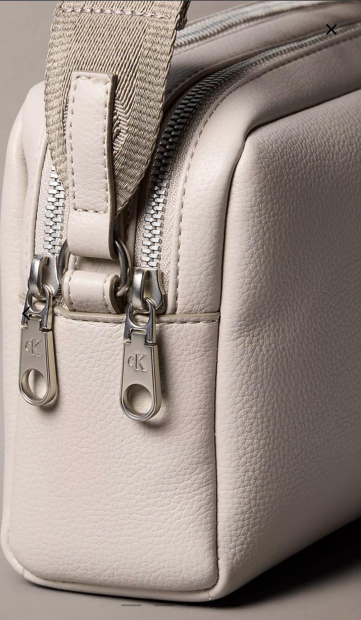 Сумка кроссбоди Calvin Klein