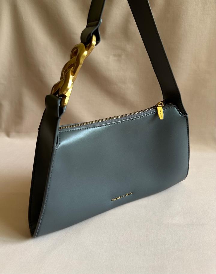 Продам сумку Charles&Keith