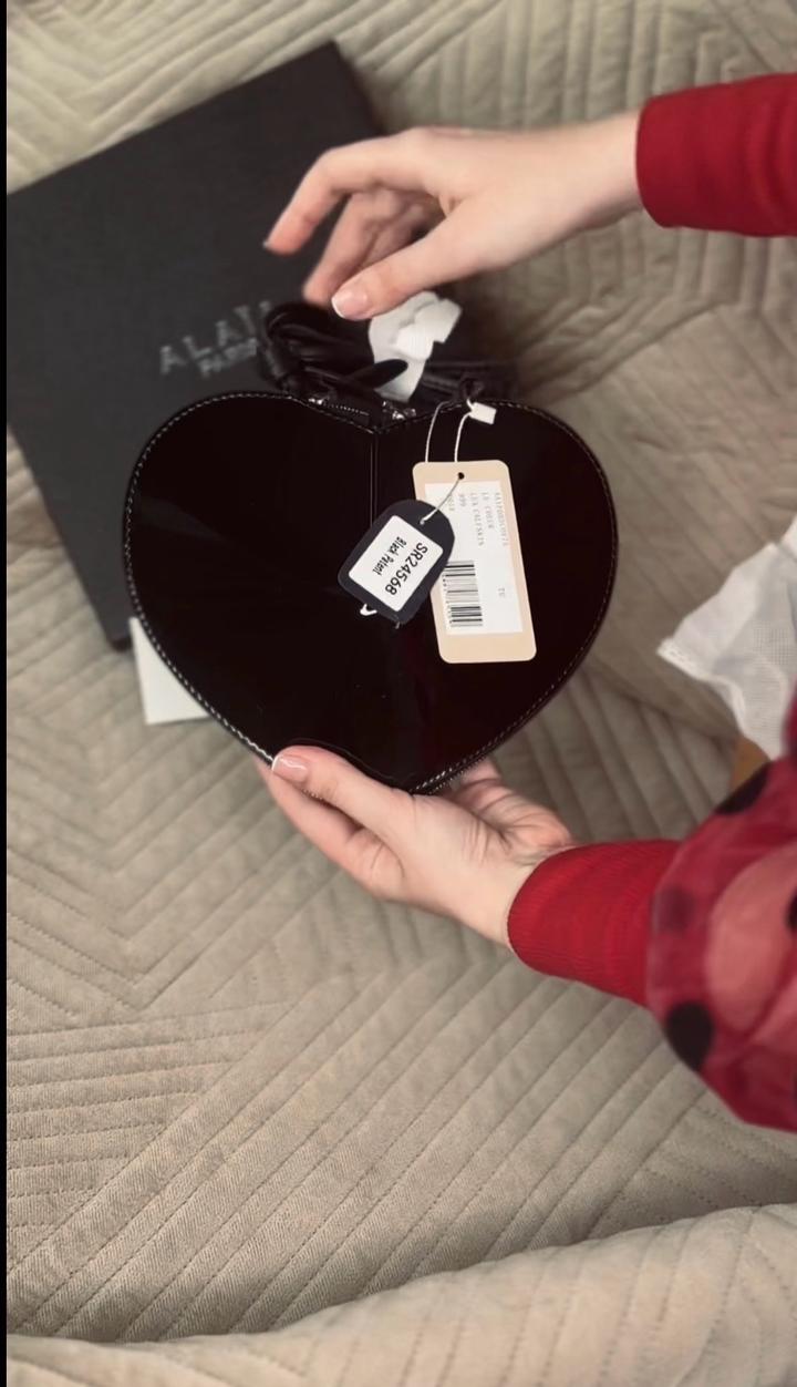 Сумка Alaïa в форме сердца