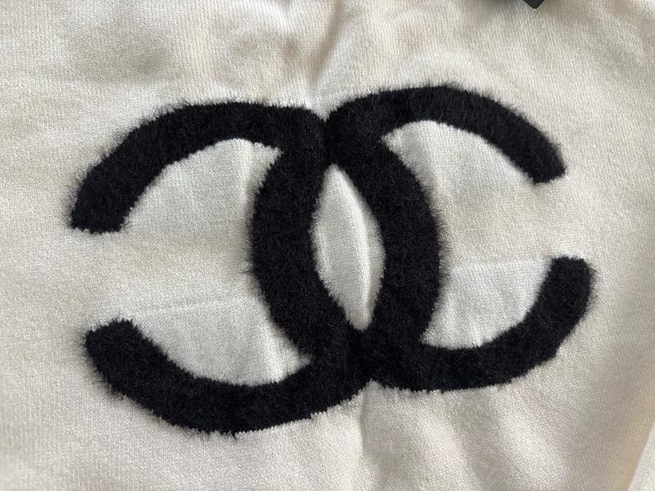 Новая кофта Chanel с бирками