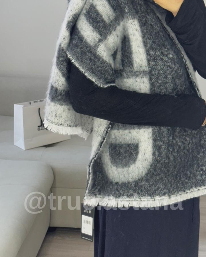 Новый шарф Karl LAGERFELD