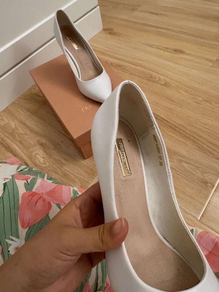Белые туфли под Jimmy Choo