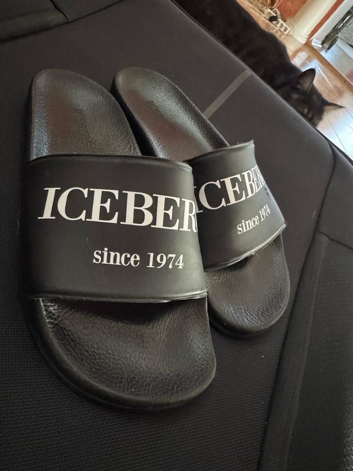 Шлепанцы Iceberg 38 размер, в хорошем состоянии, покупала за 60 тыс