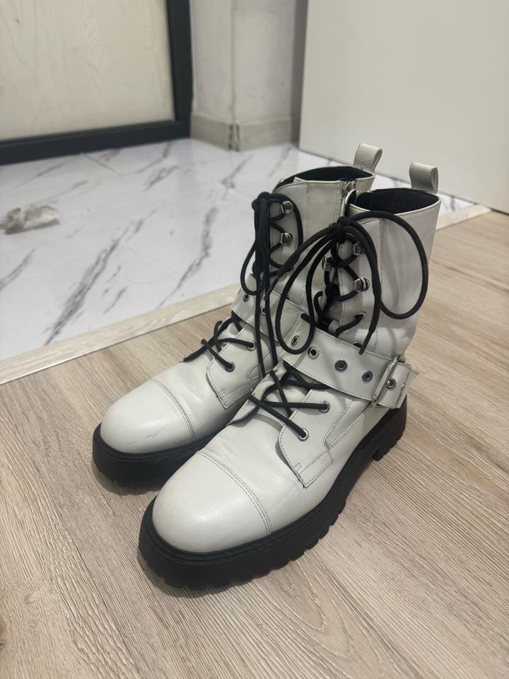 Кожаные ботинки Zara