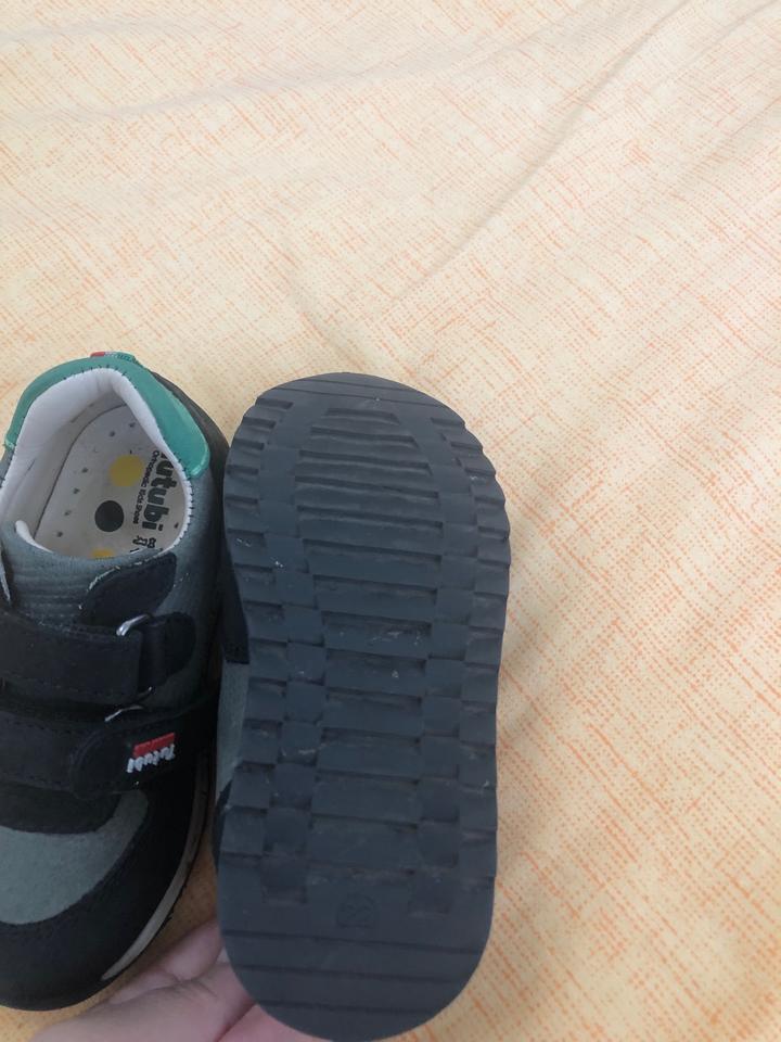 Детские кроссовки