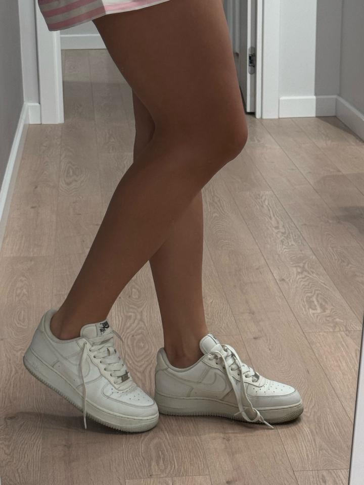 белые кроссовки nike air force 1