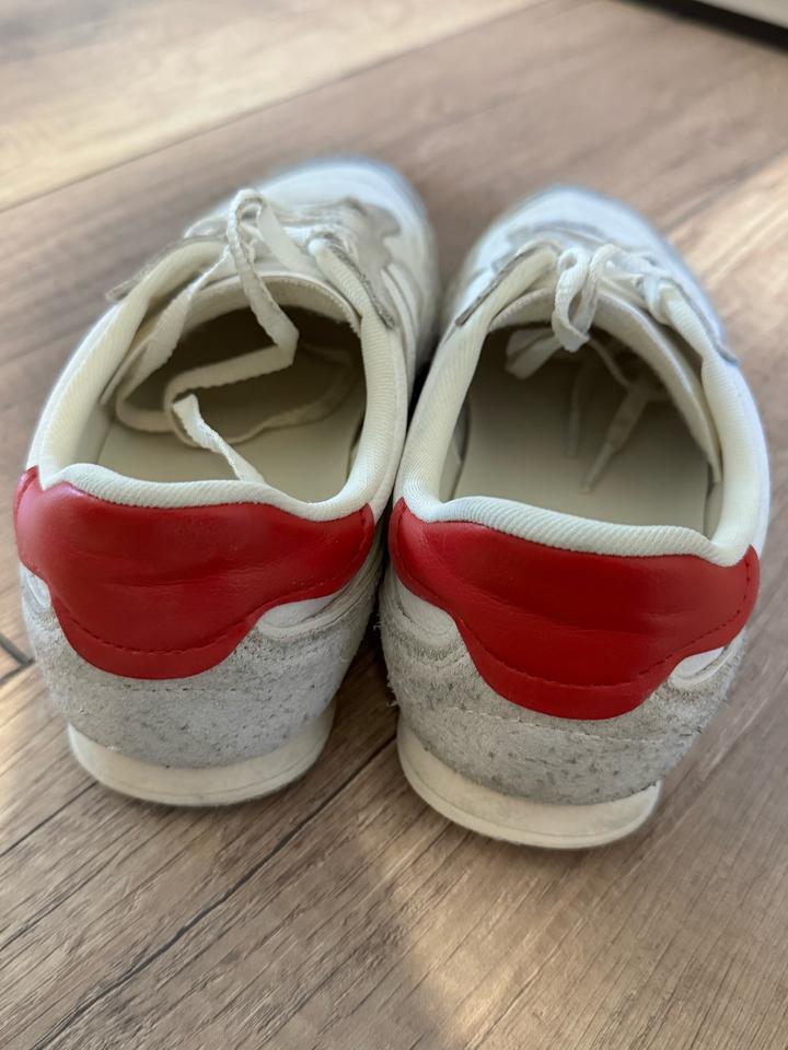 Кроссовки от Zara