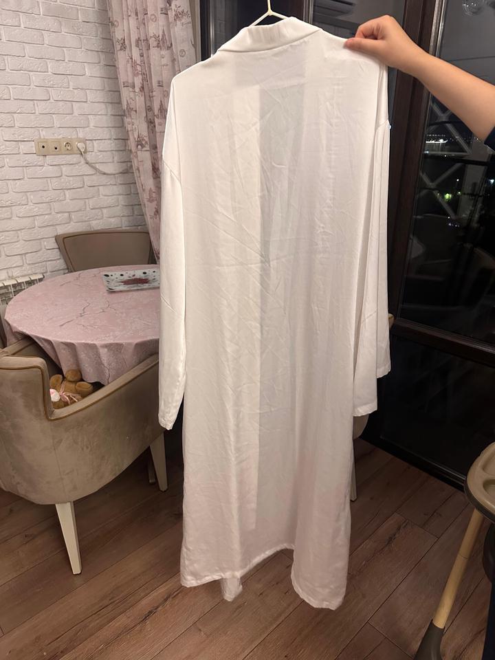 Атласный белый халат