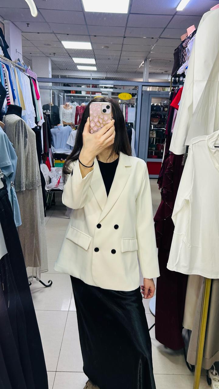 Молочный пиджак